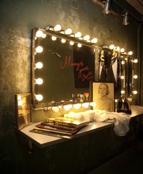 Backstage Theatre, Vintage Dressing Rooms, Ruangan Studio, Vintage Theatre, Vanity Room, Makeup Room, Theatre Kid, Beauty Room, Cabaret