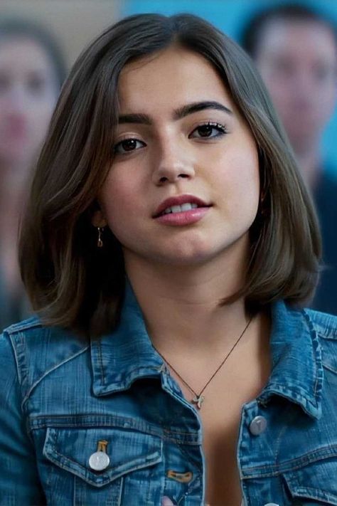 South American Women, Isabela Moner, Now United, Cleveland, Girl Hairstyles, Jean Jacket, Pretty People, Influencer, Close Up