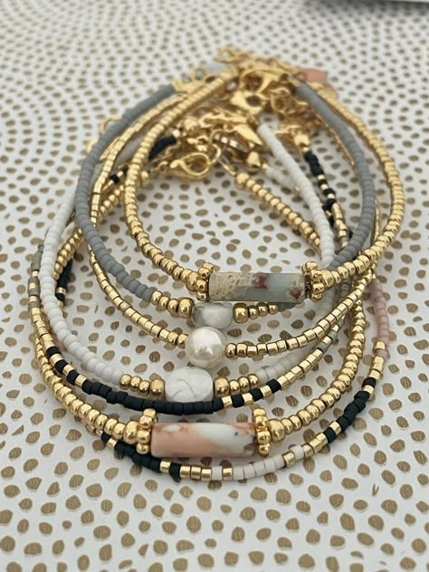 Chip Beads Jewelry, Traditional Jewelry Antique, Chip Bead Jewelry, Multi Wrap Bracelet, Affordable Engagement Rings, Stone Bead Jewelry, Trending Bracelets, Silver Jewelry Design, Beads Bracelet Design