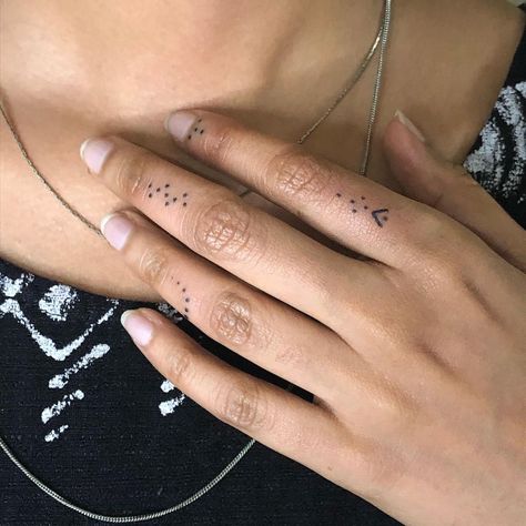 shomil on Instagram: “Some Trajva inspired finger jewellery for Zeenat .:.•:•.:. Always happy to end a session with some finger tats, or book a session just for…” Gujarati Tattoo, Finger Tats, Neck Tattoos Women, Face Tattoos, Foot Tattoo, Aesthetic Tattoo, Neck Tattoo, Finger Tattoos, Simplistic Tattoos