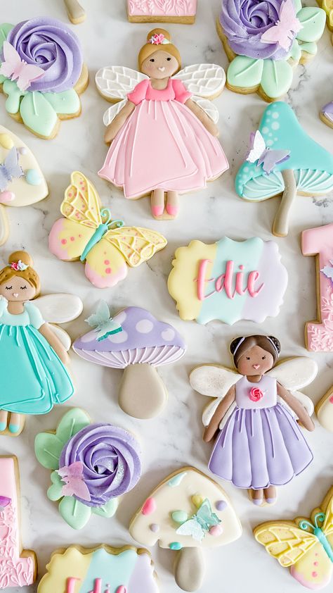 Fairy First Birthday Cookies, Butterfly Birthday Cookies, Fairy Sugar Cookies, Fairy Birthday Themes, Birthday Sugar Cookies, Garden Cookies, Cookie Birthday Party, First Birthday Cookies, Royal Icing Sugar