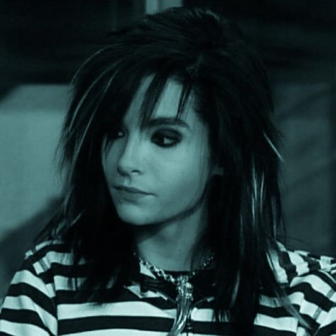 Tokio Hotel Black And White, 2000 Vibes Aesthetic, 2000s Vibes Aesthetic, 2000 Emo, 2000 Vibes, Emo Icons, 2000s Icons, Doll Eye Makeup, Turkish Men