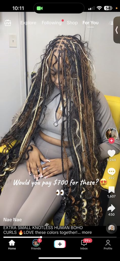 Green Soft Locs, Soft Locs With Highlights, Colored Faux Locs, Locs With Highlights, Boho Locs Black Women, Long Soft Locs, Faux Locs Colored, Locs Black Women, Boho Locs