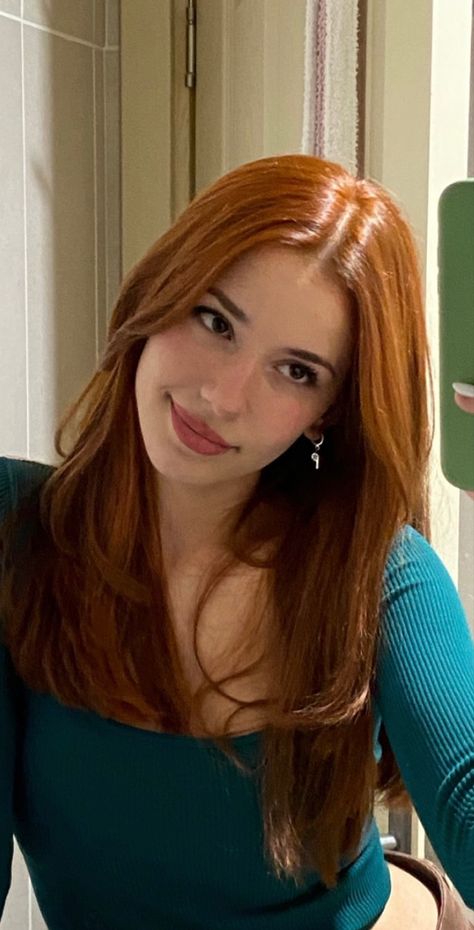 Ginger Hair Girl, Dark Ginger Hair, Amber Hair, Jenifer Aniston, Ginger Hair Color, Hair Color Auburn, Auburn Hair, Hair Inspiration Color, Orange Hair