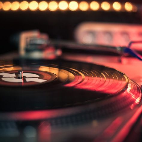 Vinyl Record Photography, Record Photography, Vinyl Turntable, Blurry Lights, Vinyl Aesthetic, Vinyl Photography, Music Vinyl, Records Vinyl, Photography Vintage