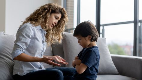 Why experts say phrases like "I'm proud of you," "Use your words" and "Hands are not for hitting" might not give you the results you expected. Oppositional Defiant Disorder, Dealing With Anger, Child Psychologist, Education Positive, Confidence Kids, Family Therapy, Clinical Psychologist, Kids Behavior, Parenting Styles