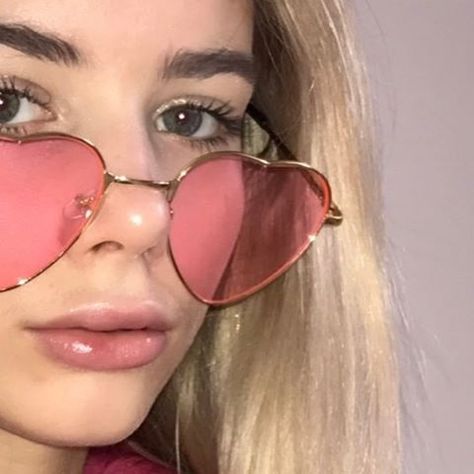 61k Likes, 253 Comments - Joanna Kuchta (@joannakuchta) on Instagram: “heart eyes for u” Joanna Kutcha, Joanna Kuchta, Alissa Salls, Pink Grunge, Instagram Heart, Tinted Glasses, Crazy Eyes, Cool Glasses, Trendy Sunglasses