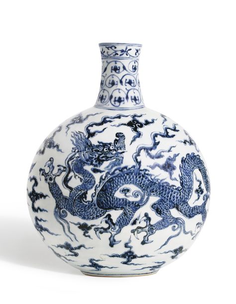 Chinese Porcelain Pattern, Blue White China, Art Chinois, Blue White Porcelain, Chinese Vase, Chinese Pottery, Chinese Blue, White Dragon, Porcelain Blue