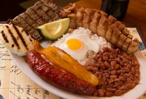 Bandeja paisa colombiana Lifes Too Short, Bone Apple Teeth, Colombian Cuisine, Colombian Food, Club Sandwich, Too Short, Mouth Watering, Waffles, Food And Drink