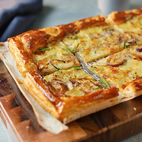 Potato Gorgonzola Rosemary Puff Pastry Tart Potato Puff Pastry, Galette Recipe Savory, Puff Pastry Galette, Potato Tart Recipe, Savory Galette, Potato Tart, Savory Appetizers, Baked Pears, Puff Pastry Tart