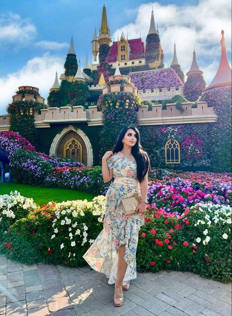 Dubai Miracle Garden Outfit Ideas, Dresses For Dubai Trip, Dubai Poses For Women, Dubai Miracle Garden Photography, Miracle Garden Dubai Photography, Dubai Trip Outfit Ideas, Miracle Garden Dubai Outfit, Outfits For Dubai Vacation, Dubai Outfit Ideas For Women