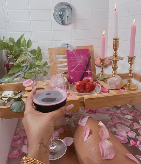 Bath Goals, Bath Aesthetic, Spiritual Bath, R&b Artists, Dream Bath, Flower Bath, Ritual Bath, Relaxing Bath, Bath Tub