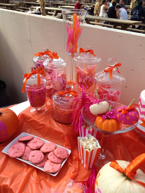 Pink and orange first birthday party in October. Candy bar Pink And Orange Graduation Party, October Birthday Party Ideas, Summer Sweet 16, Orange First Birthday, Pink Grad Party, October Birthday Party, October Birthday Parties, Girl Graduation Party, Grad Party Theme