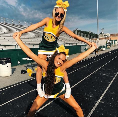 Top- Alex in high school Cheerleading Poses, Cheerleading Workouts, Cheer Team Pictures, Cheer Photography, Varsity Cheer, Cheerleading Photos, Cute Cheer Pictures, High School Cheer, Cheers Photo