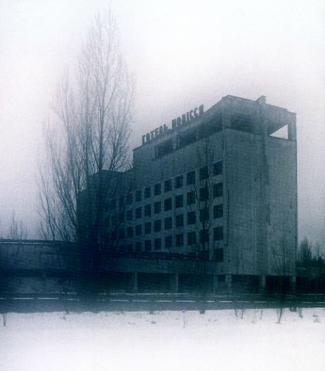 Soviet building Soviet Building Aesthetic, Bourgeoisie Aesthetic, Soviet Building, Soviet Brutalism, Soviet Architecture, Building Aesthetic, Brutalism Architecture, Building Painting, Dark Green Aesthetic