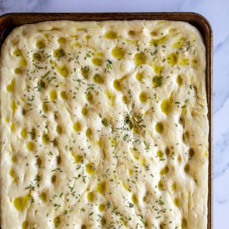 Breads To Make, Bread For Beginners, Best Breads, Rosemary Focaccia Bread, Homemade Focaccia Bread, Rosemary Olive Oil, Rosemary Focaccia, Focaccia Bread Recipe, Flaky Salt