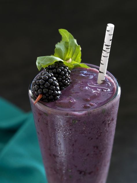 Tropical Moonlight Smoothie - Oregon Raspberries & Blackberries Smoothie Ginger, Liquid Rainbow, Blackberry Smoothie, Body Beast, Paleo Cookbook, Homemade Soda, Food Smoothies, Budget Recipes, Meal Replacement Smoothies