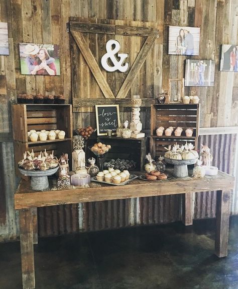 Western Theme Sweets Table, Western Main Table Decor Party, Western Fruit Table Ideas, Western Graduation Party Ideas Table Decorations, Farmhouse Wedding Dessert Table, Desert Bar Wedding Rustic, Western Theme Food Table, Farmhouse Dessert Table Ideas, Rustic Party Food Ideas