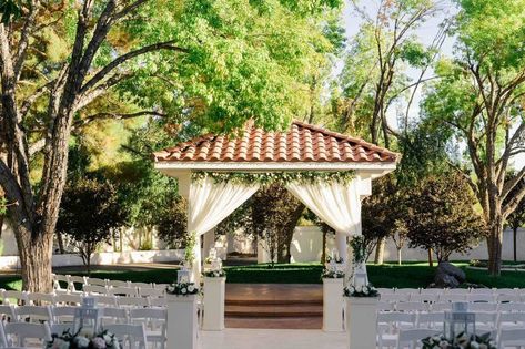 Take advantage of Nevada’s sunny climate and stunning scenery by saying 'I do' at these amazing outdoor wedding venues in Las Vegas. Wedding Venue Outdoor, Vegas Wedding Venue, Stunning Scenery, Amazing Views, Vegas Wedding, Outdoor Wedding Venues, Wedding Wire, Future Wedding, Nevada