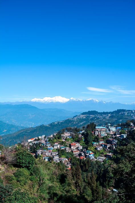 View of Kanchenjunga from Darjeeling #Kanchenjunga #Darjeeling Mirik Darjeeling Photography, Darjeeling Aesthetic Photos, Sikkim Aesthetic, Darjeeling Photography, Darjeeling Aesthetic, Darjeeling Travel, Indian Places, Cool Live Wallpapers, India Tourist