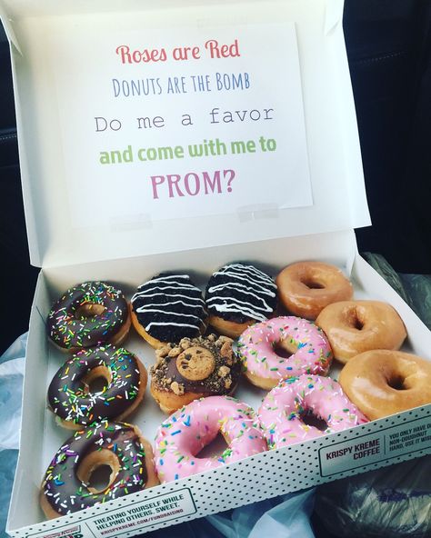 Best Prom Proposals, Prom Invites, Cute Promposals, Country Prom, Prom Pictures Group, Promposal Ideas, Funny Prom, Prom Posters, Proposal Candles