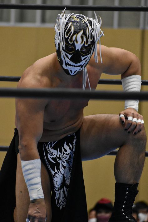 Japanese Wrestling, Buff Guys, El Desperado, Wrestling Gear, Human Reference, Human Poses Reference, Fashion Photography Poses, Poses References, Human Poses