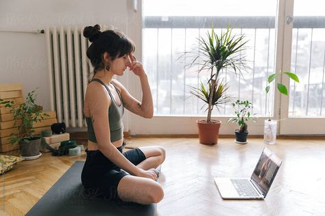 Online Community Aesthetic, Online Yoga Business, Yoga Class Aesthetic, Lagree Studio, Meditation At Home, Yoga Content, Yoga Shoot, Pilates Online, Yoga App