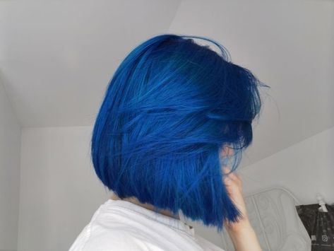 Blue Hair Inspiration, Electric Blue Hair, Bright Blue Hair, Short Blue Hair, Blue Bob, Blue Ombre Hair, Dyed Hair Inspiration, Haircut And Color, Dye My Hair