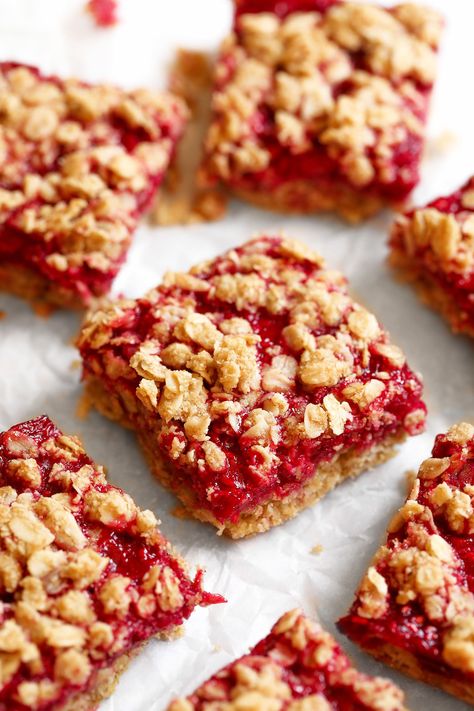 Vegan Gluten-free Raspberry Oat Bars - UK Health Blog - Nadia's Healthy Kitchen Raspberry Oat Bars, Oatmeal Crumble Bars, Gluten Free Crumble, Raspberry Muffin Recipes, Oat Slice, Desserts Gluten Free, Oatmeal Crumble, Beautiful Baking, Raspberry Desserts