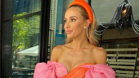 AFL WAG Bec Judd finally shows off her stunning Melbourne Cup day dress | PerthNow Melbourne Cup Hairstyles, Hairstyle With Strapless Dress, Melbourne Cup Outfit, Strapless Dress Hairstyles, Melbourne Restaurants, Bright Outfit, Melbourne Cup, Stunning Outfits, Chiffon Gown