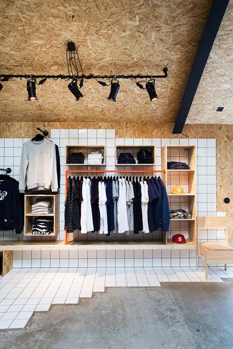 Sport Pop Up Store, Suit Stores, Interior Design Minimalist, Design Club, Retail Inspiration, Interior Minimalista, Regal Design, Store Interiors, Motorcycle Painting