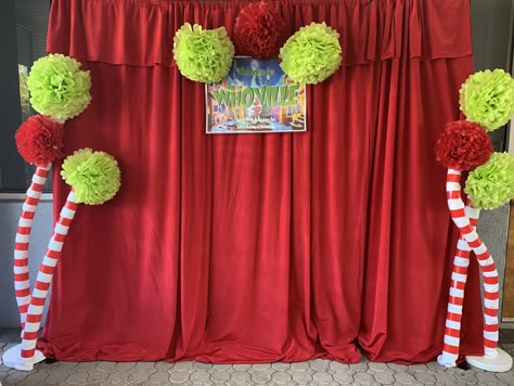 Grinch Photoshoot Props, Whoville Set Design, Whoville Photo Backdrop, Whoville Silhouette, Whoville Centerpiece Ideas, Grinch Photo Props, Whoville Christmas Float Ideas, Grinch Stage Design, Whoville Archway