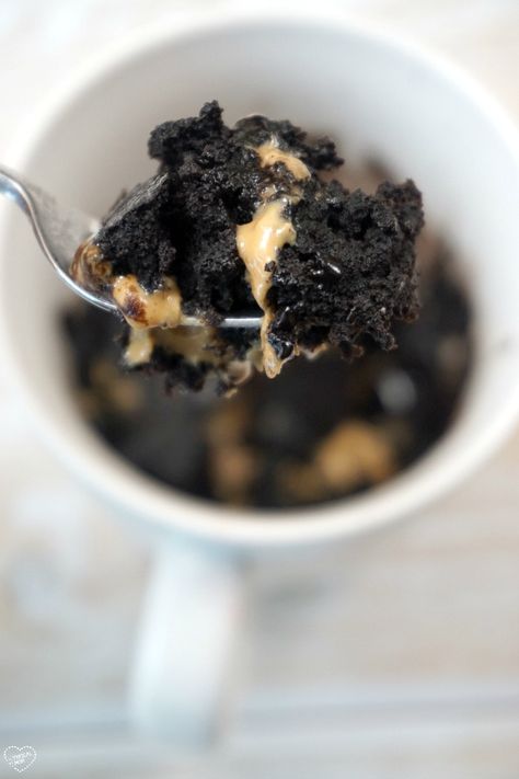 You've got to try this peanut butter brownie in a mug recipe, it's amazing… Muffins In A Mug, Brownie In A Mug Recipe, Mug Recipe, Microwave Dessert, Cake Book, Peanut Butter Brownie, Cookie In A Mug, Brownie In A Mug, Italian Cream