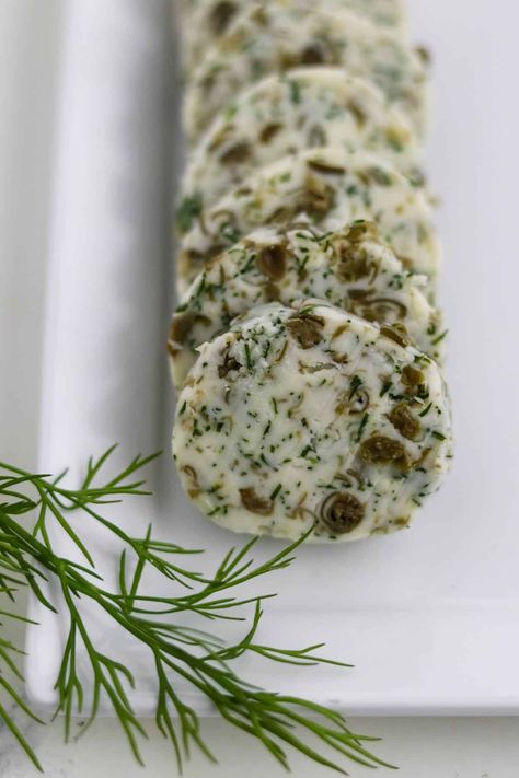 An easy and zesty compound butter made with chopped fresh dill and capers. Perfect for spreading on crispbread or dressing up simply cooked vegetables! Caper Butter, Flavored Butter Recipes, Butter Recipes Homemade, Compound Butter Recipe, Flavored Butter, Compound Butter, Scandinavian Food, Nordic Scandinavian, Butter Spread