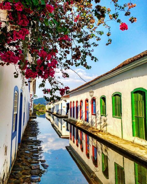 Lua de mel no Brasil: 15 destinos que vão convencer você a ficar no país America Trip, Rustic Retreat, In Another Life, Most Beautiful Cities, Crystal Clear Water, Tropical Islands, Summer Travel, South America, Rio De Janeiro