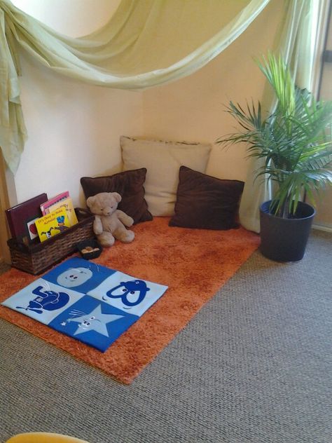 Safe space that integrates conscious discipline with a natural learning environment #consciousdiscipline Class Quiet Corner, Quiet Time Area Ideas, Quiet Reading Corner, Preschool Quiet Corner Ideas, Safe Place Preschool, Quiet Center Preschool, Cozy Corner Infant Classroom, Preschool Quiet Area Ideas Cozy Corner, Preschool Quiet Corner