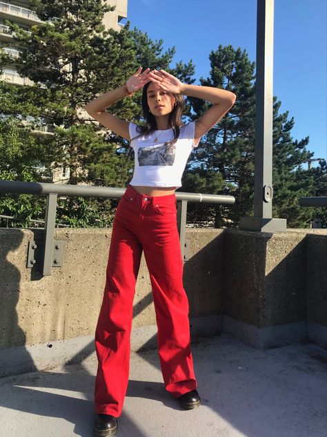 Red Pants Concert Outfit, High Waisted Red Pants Outfit, Red Carpenter Pants Outfit, Red Jeans Outfit Summer, Red Curdory Pants Outfit, Red Themed Outfits Casual, Red And White Concert Outfit, Red Jeans Outfits, Bright Red Pants Outfit