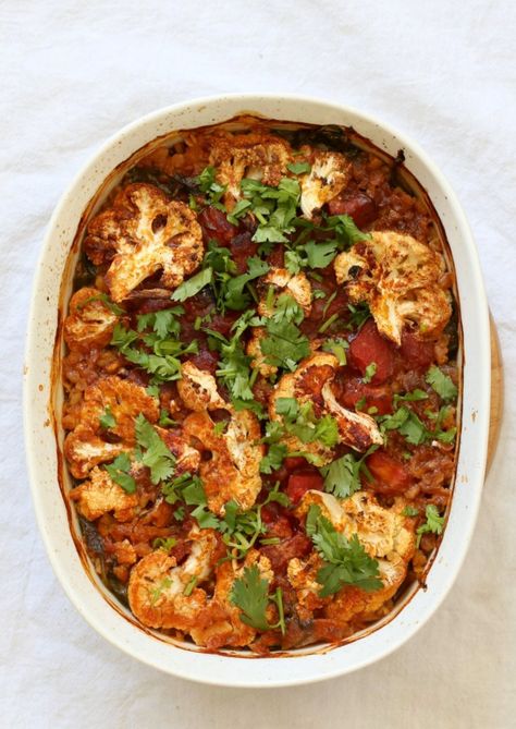 BBQ Lentil Farro Cauliflower Casserole. BBQ Casserole with Red Lentils, Farro, Veggies, Spinach, Cauliflower all layered and baked. Amazing Flavors! #Vegan #Glutenfree #Nutfree #Recipe. Can be soyfree #veganricha | VeganRicha.com Bbq Casserole, Spinach Cauliflower, Vegan Casseroles, Vegan Diner, Casserole Vegan, Lentil Quinoa, Vegan Iron, Cauliflower Bake, Lentils And Quinoa