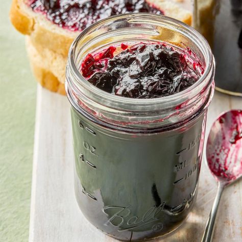 This simple elderberry jelly recipe captures the unique flavor and health benefits of these sought-after little berries. Elderberry Jelly Recipe, Elderberry Jelly, Rhubarb Jelly, Champagne Jelly, Blueberry Jelly, Elderberry Juice, Watermelon Jelly, Elderberry Recipes, Cranberry Jelly