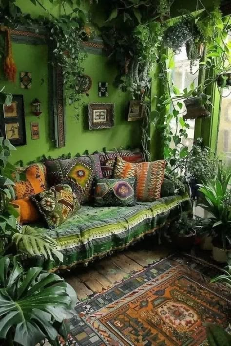 Lounge Decorating Ideas Cozy Living Rooms, Eclectic Home Library, Cozy Home Office Library, Boho Library Room, Hobbit Living Room, Art Deco Bookshelf, Lounge Decorating Ideas, Books And Plants, Dreamy Decor