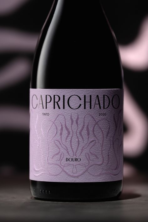 Caprichado Wine – Packaging Of The World Wine Bottle Etiquette, Champagne Design Packaging, Organic Wine Label Design, Rose Wine Packaging, Unique Wine Packaging, Wine Bottle Labels Design, Premium Wine Label Design, Luxury Wine Packaging, Champagne Bottle Design