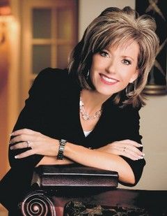 Beth Moore hair I so love her hair! I am so going to have this hair style :) Beth Moore Hair, Pageboy Hairstyle, Hairstyle Images, Beth Moore, Hair Images, Favorite Hairstyles, Short Bob Hairstyles, Great Hair, Hair Dos