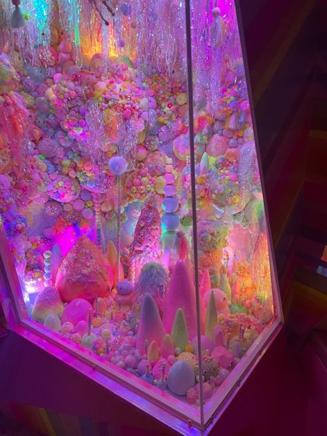 Pink Fish Tank Ideas, Pink Fish Tank, Fish Terrarium, Pink Fish, Fish Bowl, Perfect World, Aquarium Fish, Fish Tank, Pretty Nails