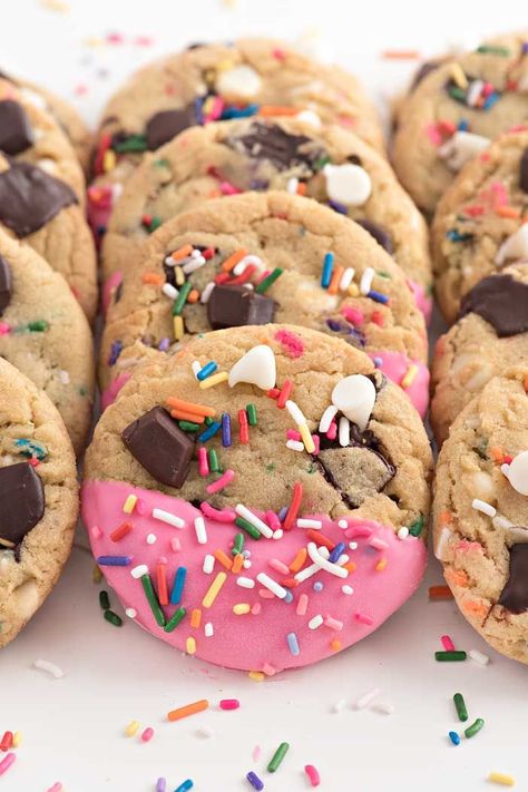 Funfetti Cupcakes, Cookie Bakery, Cookie Business, Food Stamps, Sprinkle Cookies, Chewy Chocolate Chip, Köstliche Desserts, Birthday Cookies, Chocolate Cookies