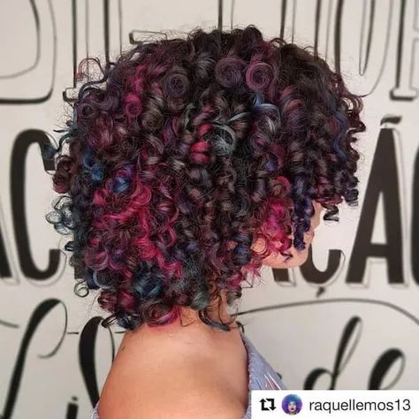 Gold Hair Dye, Dyed Curly Hair, Ombre Blond, Girl Hair Colors, Highlights Curly Hair, Wine Hair, Colored Curly Hair, Dyed Natural Hair, Hair Color Purple