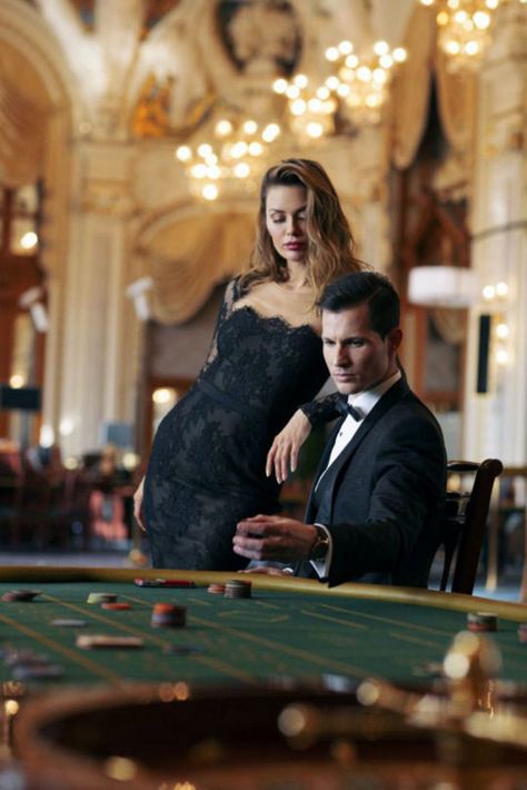 Casino Photoshoot Ideas, Casino Engagement Photos, Casino Photoshoot, Casino Pictures, Vegas Photoshoot, Casino Birthday, Vintage Vegas, Shooting Ideas, Win Casino