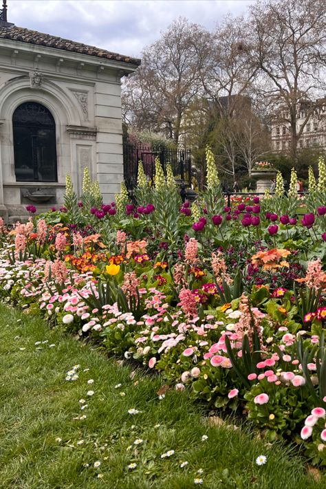 Springtime at the Italian Fountains, Kensington Gardens, London London Garden Ideas, Kensington Gardens London, Kensington Gardens, London Garden, English Country Gardens, London Park, Romantic Garden, English Countryside, Country Gardening