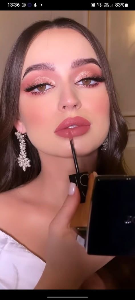 Makeup Ideas Pink And Gold, Semiformal Make Up, Pink Makeup Looks Bridal, Xv Natural Makeup, Brunette Pink Makeup, Pink Makeup For Brunettes, Glam Makeup For Pink Dress, Classy Pink Makeup, Make Up For Night Party