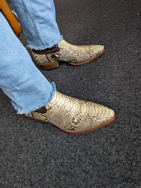 Mens Snakeskin Boots, Kurt Cobain Style, Python Boots, Snakeskin Cowboy Boots, Custom Cowboy Boots, Snake Skin Shoes, Snakeskin Boots, Cowboy Outfits, Mens Cowboy