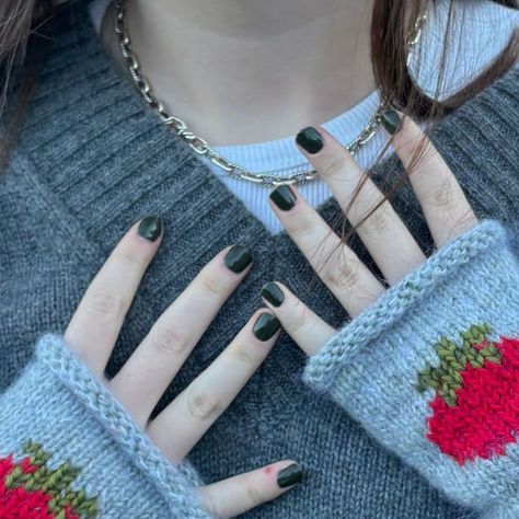 lucy 🪿 on Instagram: "my newest experiment: tomato mittens 🍅 i’m now obsessed with making these little fingerless gloves & they work up so quickly!   yarn: drops karisma 100% wool + drops kid silk mohair" Mohair Crochet, Fingerless Gloves Knitted, Crochet Gloves, Crochet Inspo, Knitted Gloves, Fingerless Gloves, Gloves, Yarn, Silk